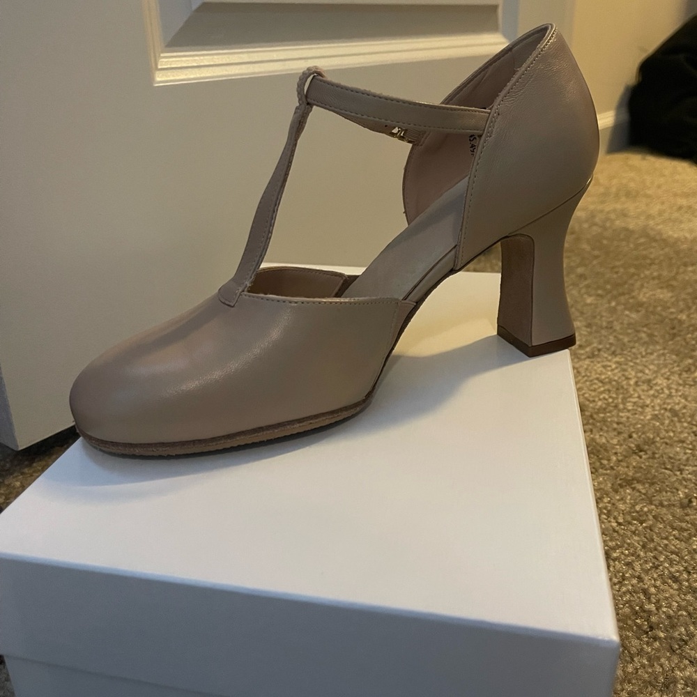 Never been worn size 10W LaDuca shoes. Style Teresa. Heel 3”. Rubber sole.